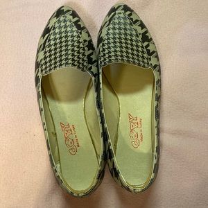 coby houndstooth flats